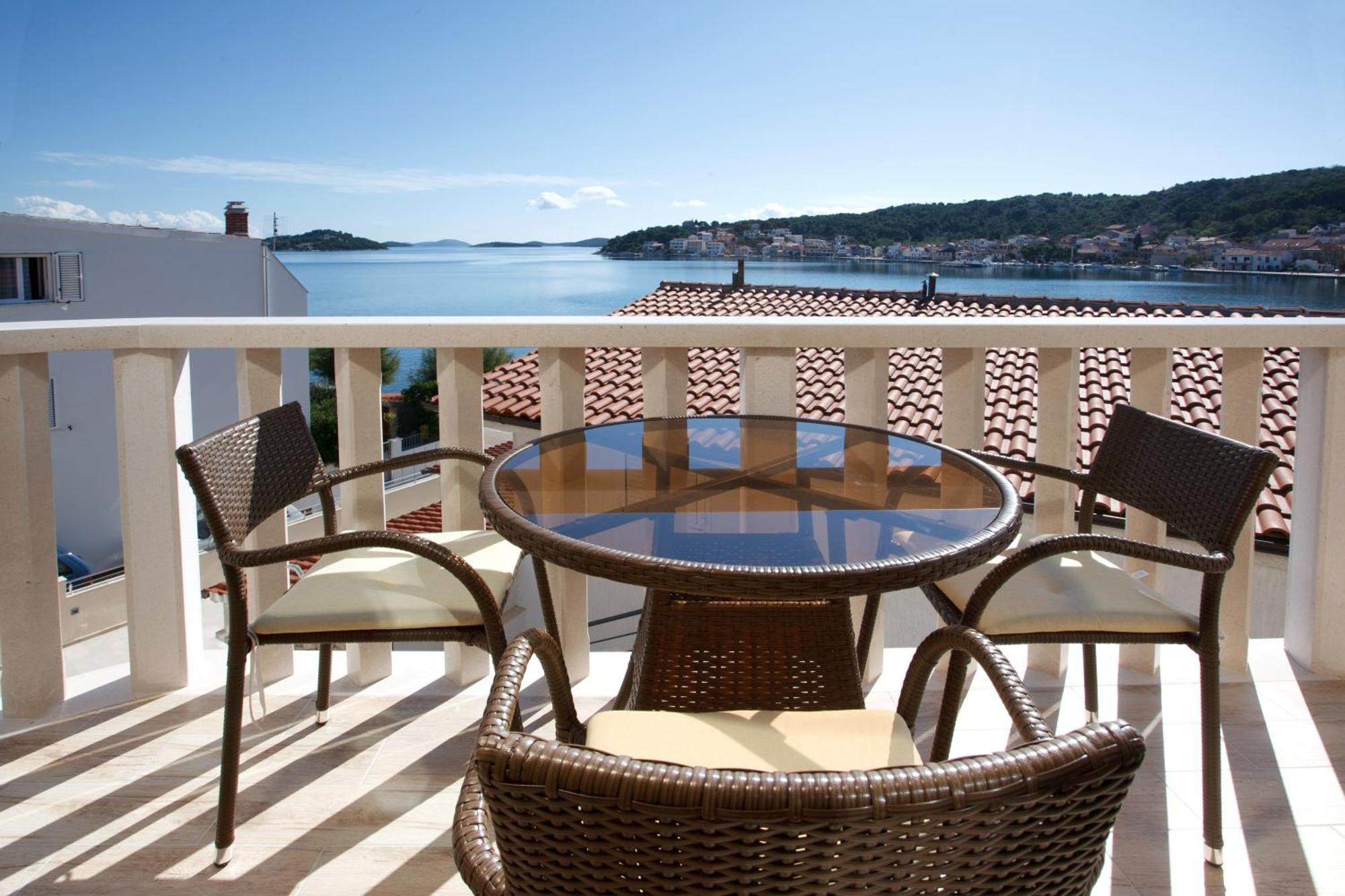 Apartments Tisno - Villa Mare Exterior photo