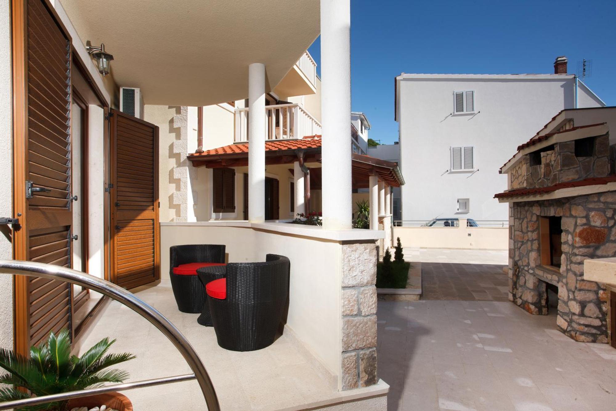 Apartments Tisno - Villa Mare Exterior photo